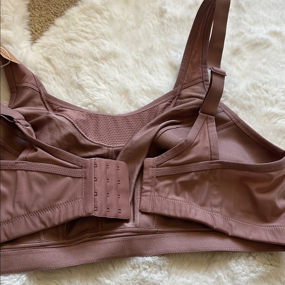 Wireless Support Sports Bra - Picture 10 of 11